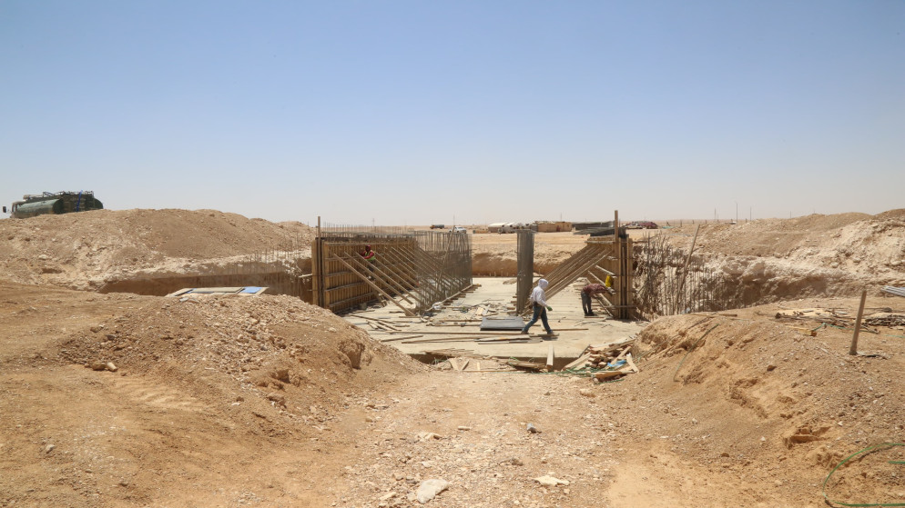 الحكومة تتابع العمل في الطريق المؤدي إلى ستاد الدولي الجديد لكرة القدم