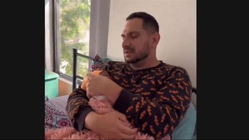 قضية أحمد فاتح تُشعل الجدل.. حقيقة أول رجل عربى يلد طفلة