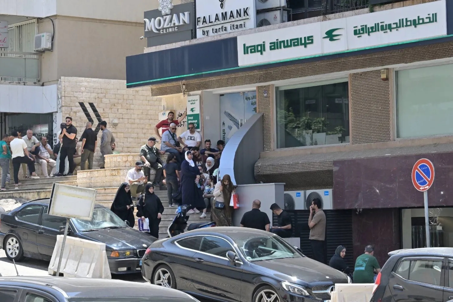 عراقيون عالقون في بيروت... وتذاكر العودة في السوق السوداء