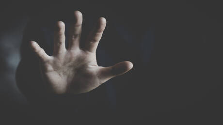 راقصة تعرّ تكشف فضحية جنسية عن كاهن في ولاية ألاباما الأمريكية