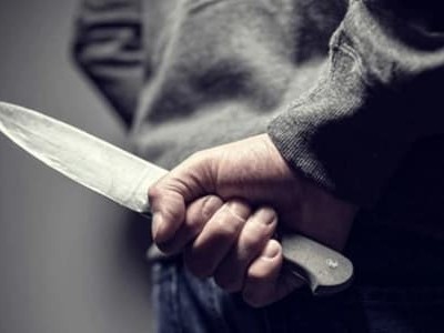 أردني يطعن نفسه!!.. تفاصيل
