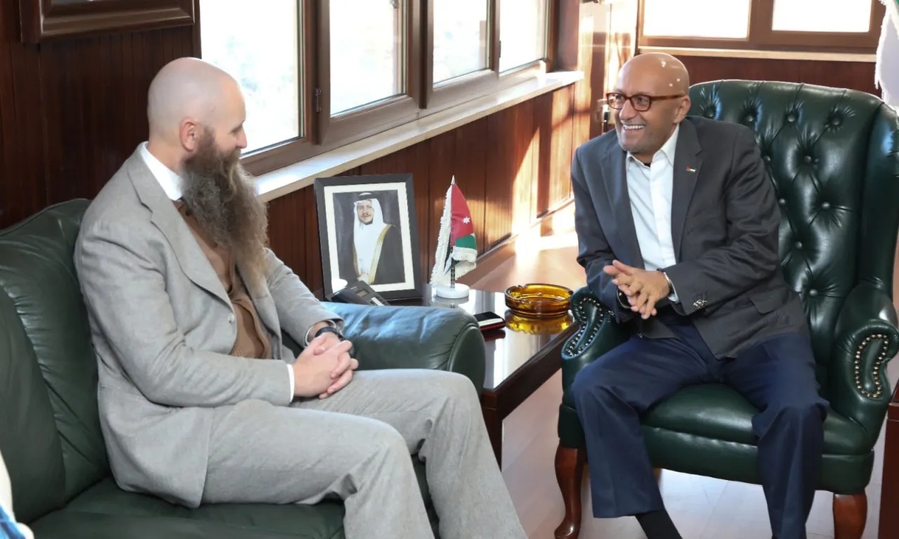 السفير الأميركي يواصل جولاته المكوكية بين الوزارات الأردنية