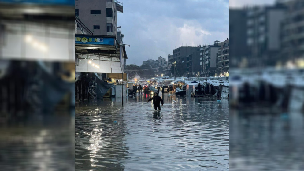 الأمطار الغزيرة تغرق خيام النازحين وتُصيب عدداً منهم في غزة