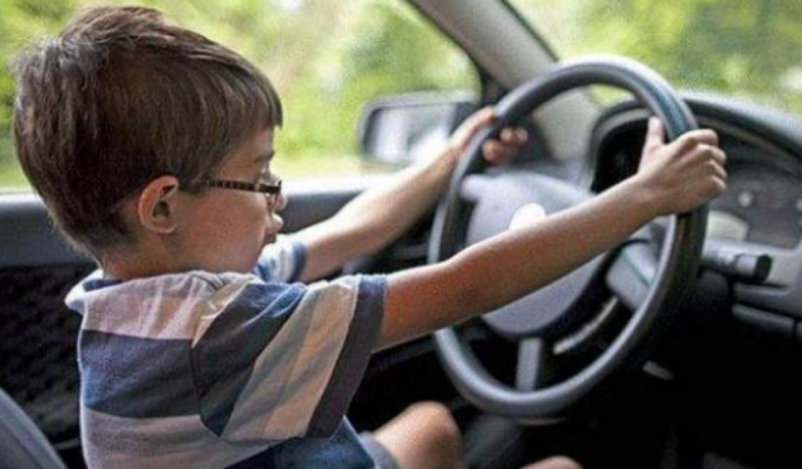 ضبط حدث بعمر 15 عامًا يقود مركبة في عمّان