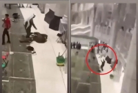 شخص يلقى بنفسه من الأدوار العلوية في المسجد الحرام