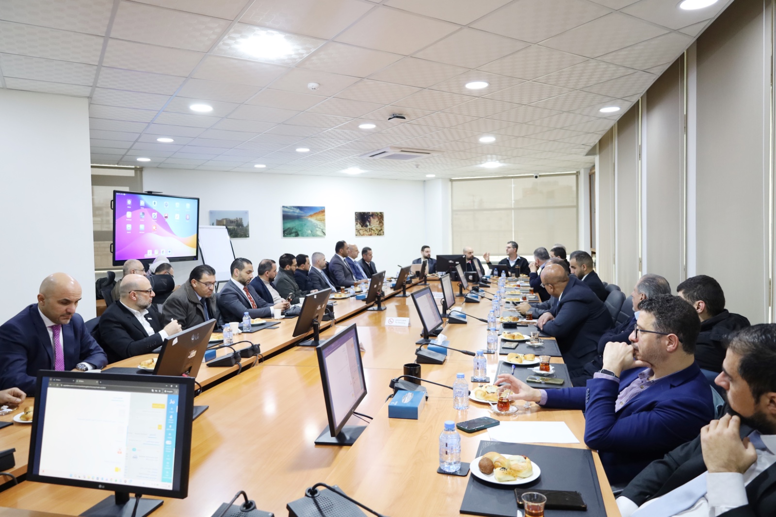 بحضور الرئيس التنفيذي للاتحاد وممثلي شركات التأمين الأعضاء... مناقشة مقترح أتمتة عملية المستردات في تأمين المركبات بين شركات التأمين