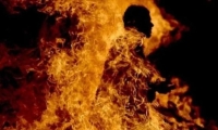 شخص يقتل شقيقاته الثلاث حرقا بالبنزين
