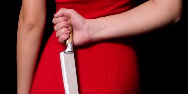 طعن رجل على يد طليقته