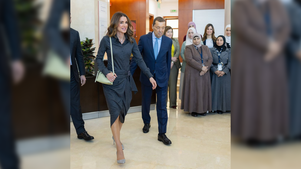 الملكة تزور مصنع لشركة أدوية الحكمة في السلط