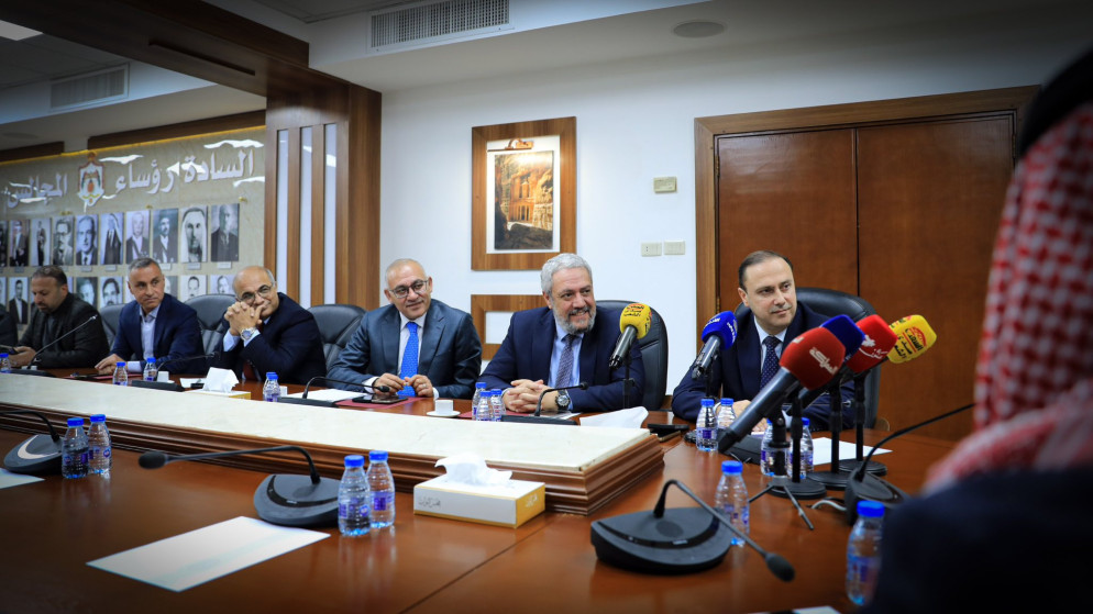 الإدارية النيابية تبحث ملف موظفي شراء الخدمات في التلفزيون الأردني