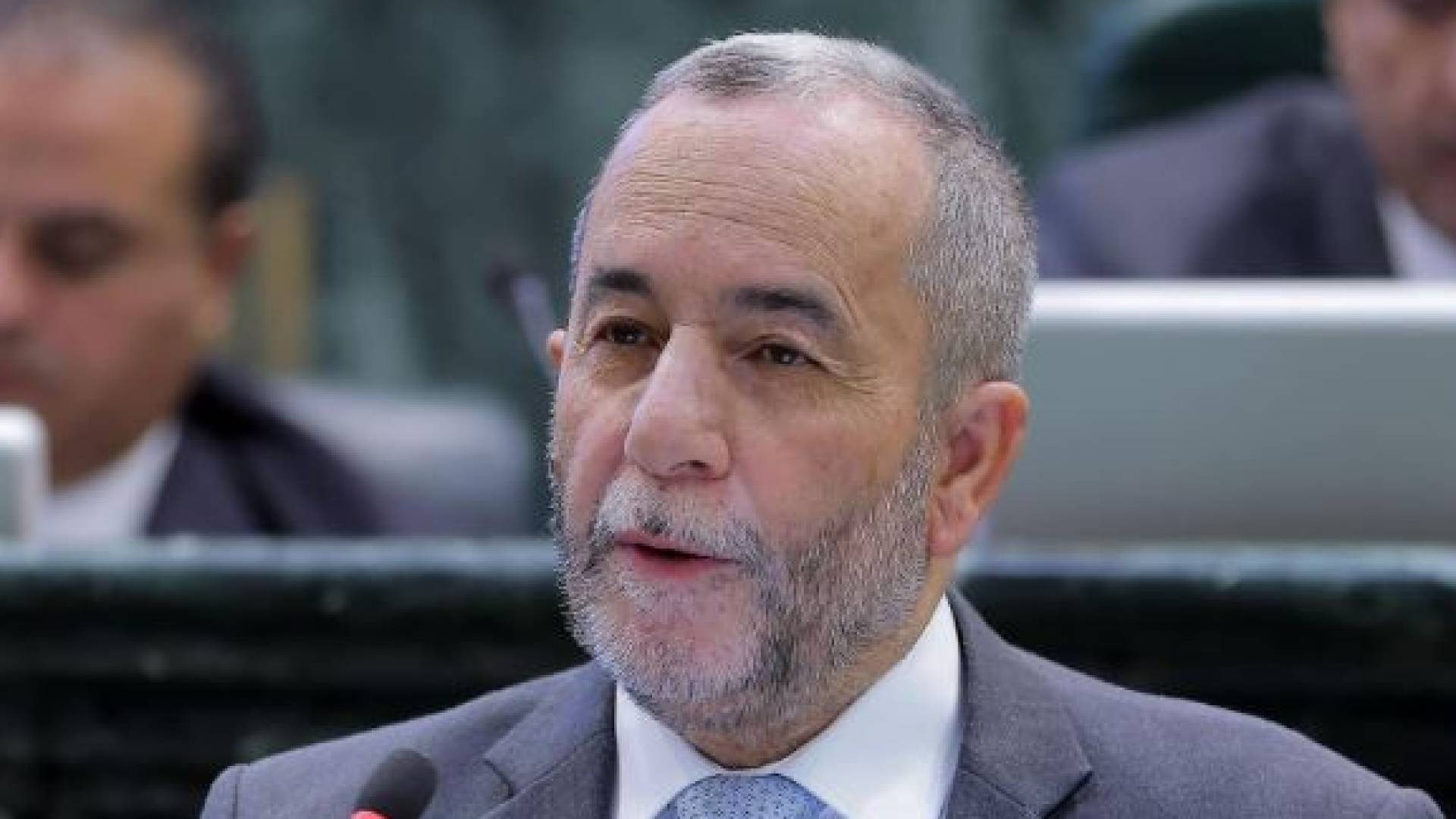 النائب عدنان مشوقة يسأل الحكومة عن تفاصيل رسوم نقل المركبات