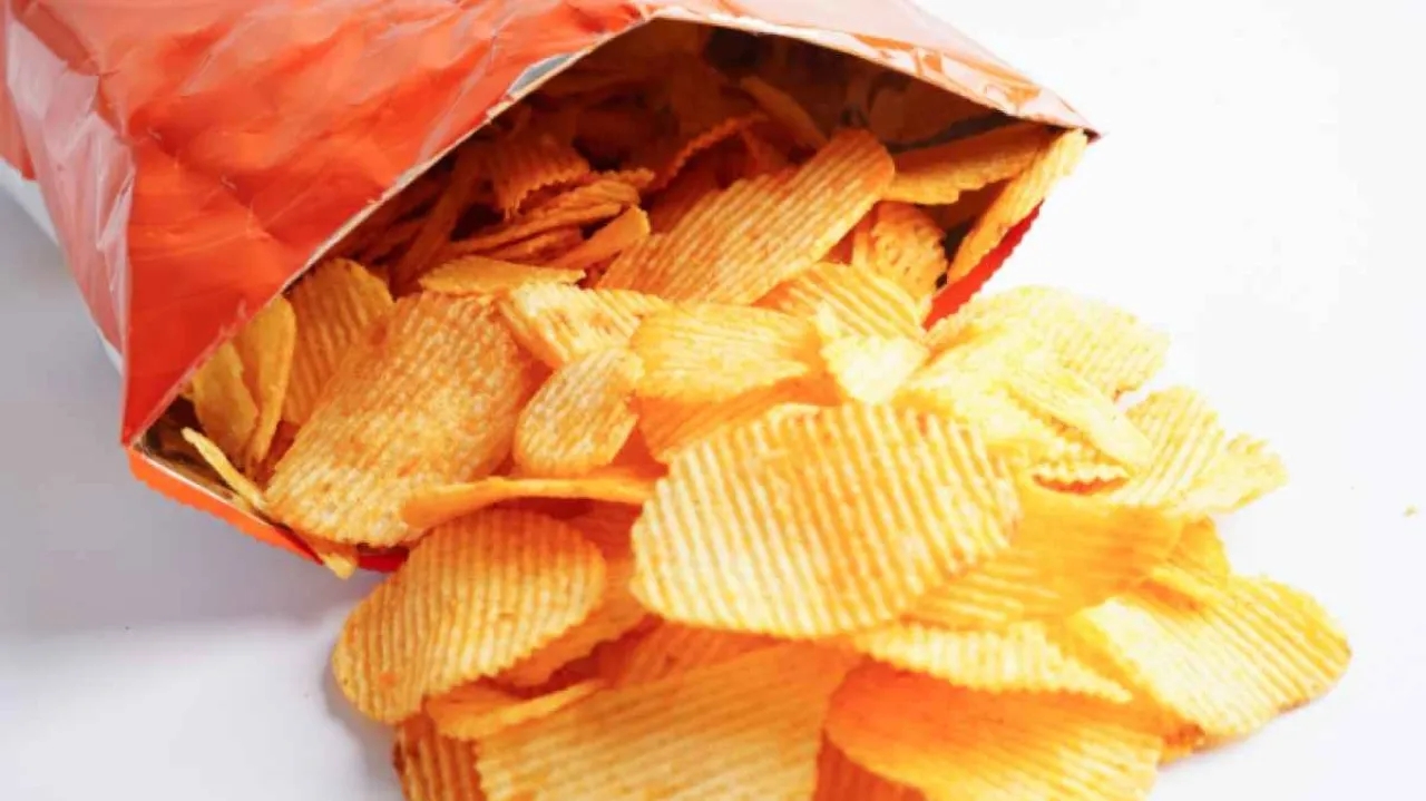 جريمة مروعة أمام أعين الناس بسبب كيس شيبس