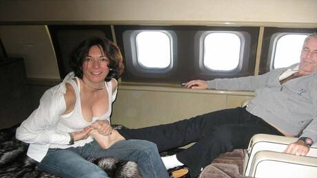 مذكرة لـFBI: إحدى ضحايا إبستين قالت إن ماكسويل قدمتها لترامب واعتبرتها متاحة