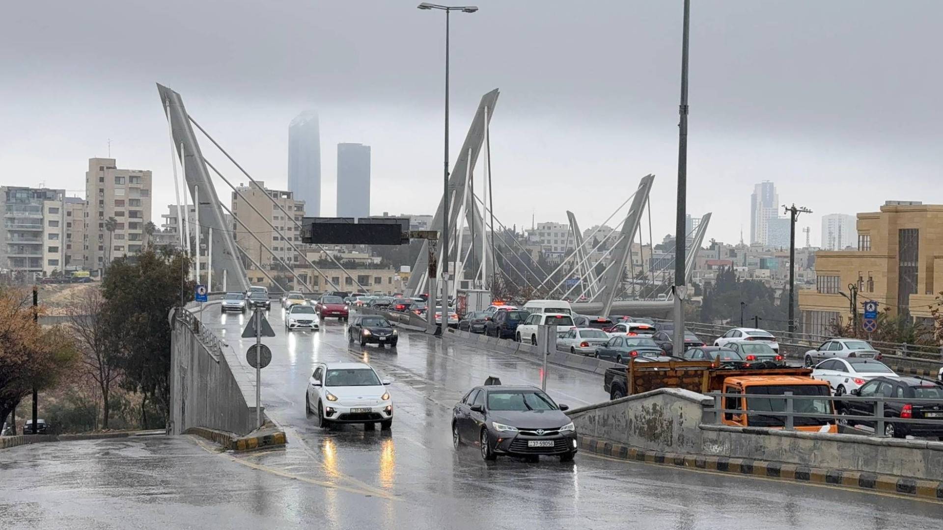 تتابع المنخفضات الجوية على غرب المتوسط يدفع بالدفء والغبار نحو الأردن