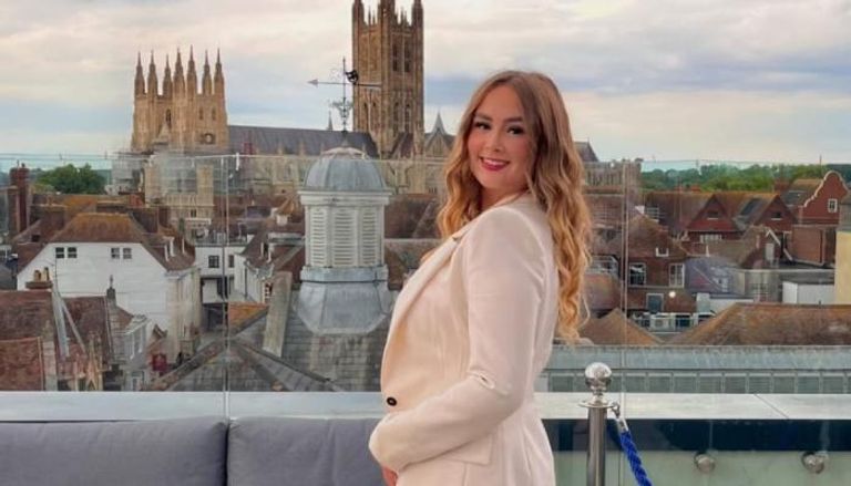 وفاة ملكة جمال شابة بعد حادث مأساوي أمام سكنها الجامعي صور