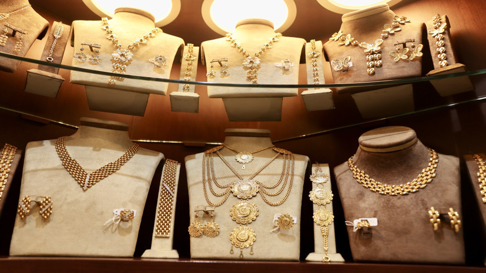 انخفاض أسعار الذهب محليا بالتسعيرة الثالثة.. وعيار 21 عند 99.40 دينار